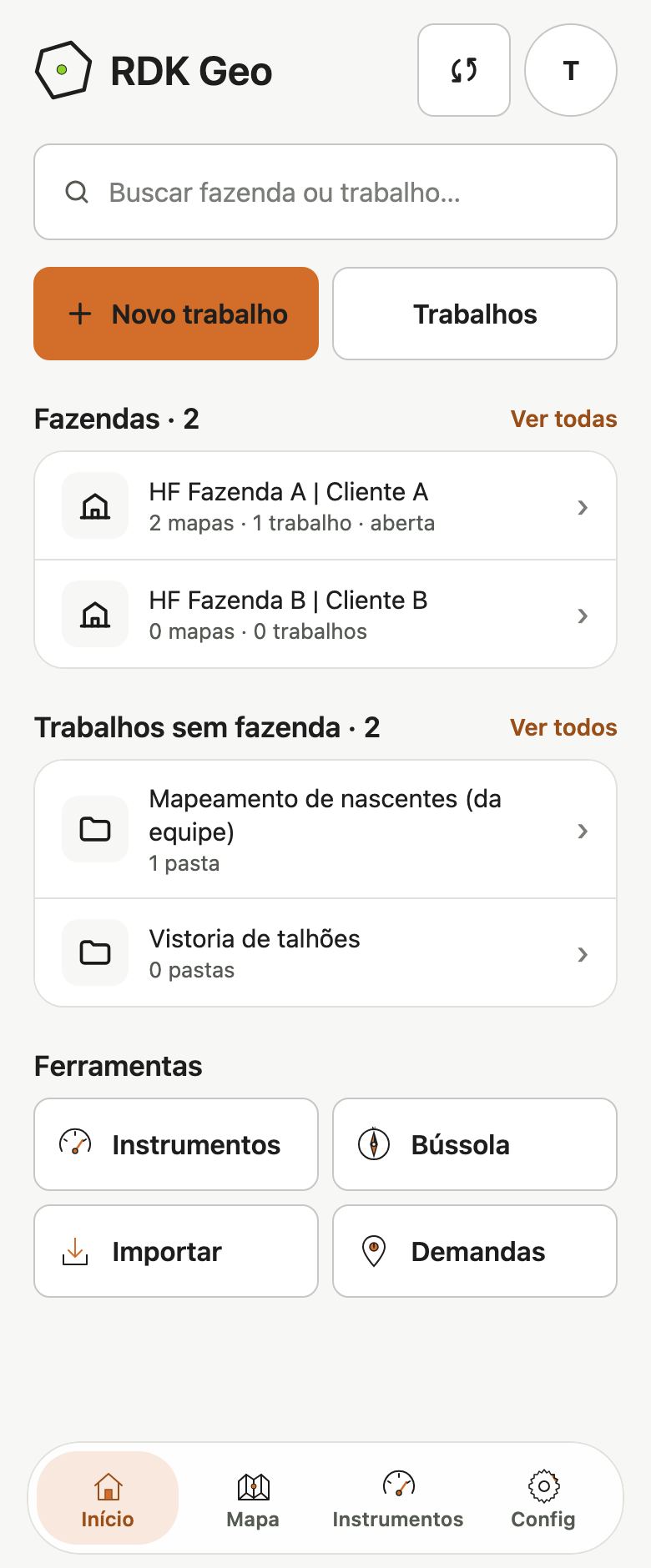 Tela Início com a busca, os botões Novo trabalho e Trabalhos, a lista Fazendas com o link Ver todas, a lista Trabalhos sem fazenda com o link Ver todos e as ferramentas Instrumentos, Bússola, Importar e Demandas.