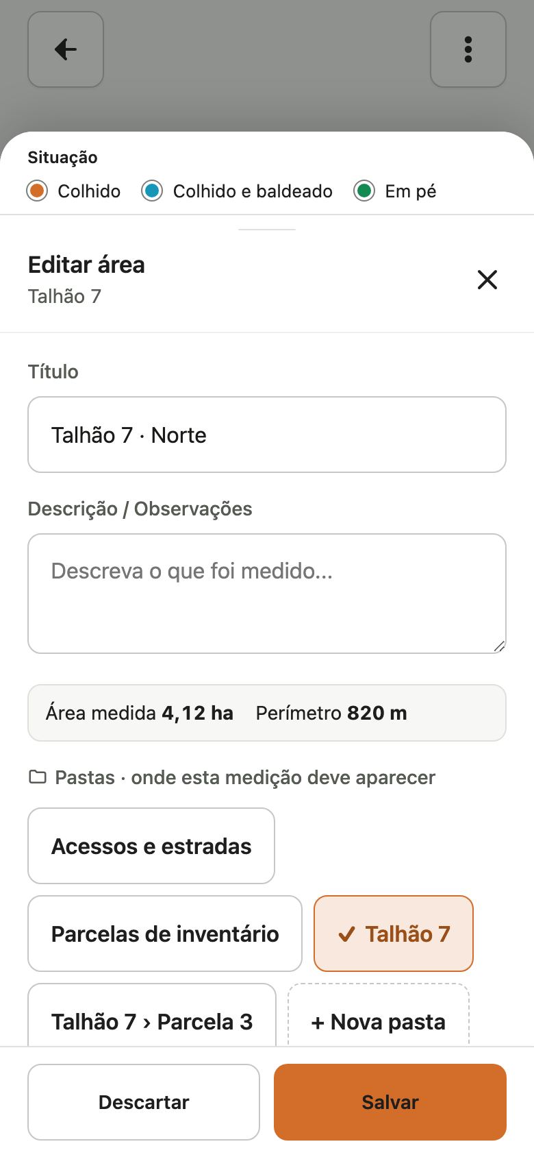 Folha Editar área com o título, a descrição, a área medida e o perímetro, as pastas com Talhão 7 marcada e os botões Descartar e Salvar; a legenda da Situação aparece acima da folha.